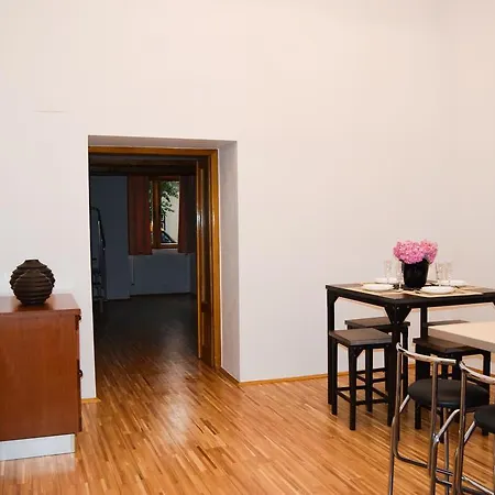 Contessa Apartment *